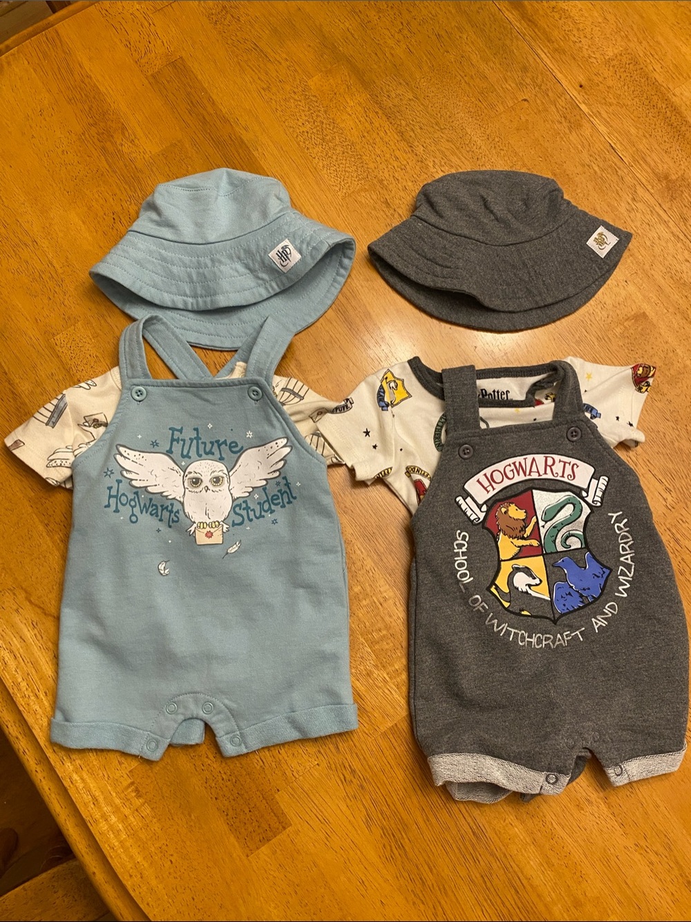 Warner Bros. Baby Romper Set in Light Blue & Cream